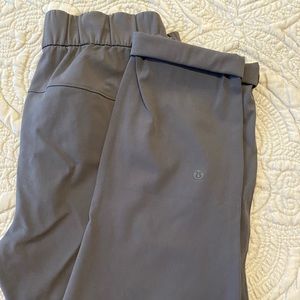 Lululemon on the fly pant size 6
